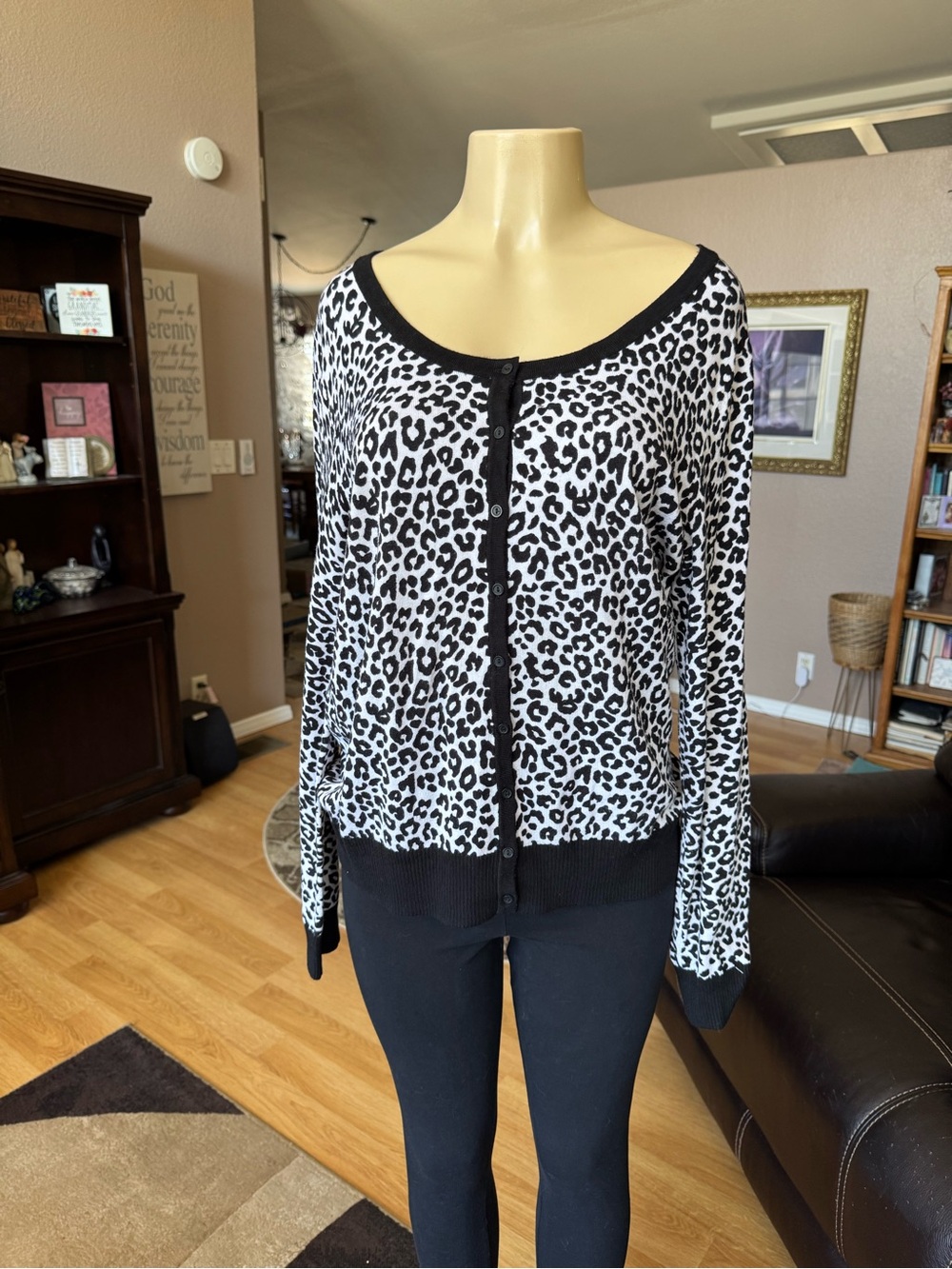 Carolyn Taylor black & white leopard print lightweight sweater-Size XL